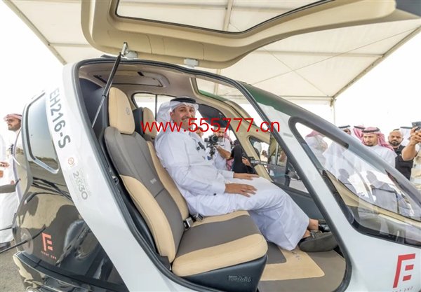 纯电空中出租车！亿航智能EH216-S无东谈主驾驶eVTOL完成沙特首飞
