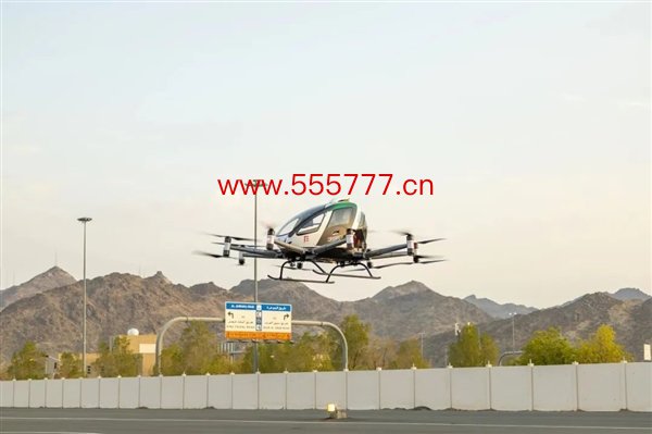 纯电空中出租车！亿航智能EH216-S无东谈主驾驶eVTOL完成沙特首飞
